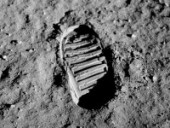 1e voetstap op de maan