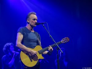 Sting in AFAS live in Amsterdam (5-4-2017) Sting speelt "Fragile".